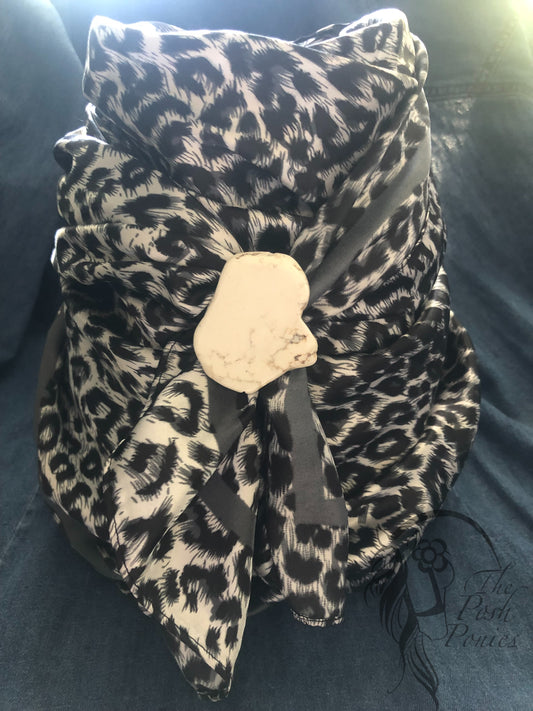 Wild Rag Black Cheetah Gray/White 35 x 35